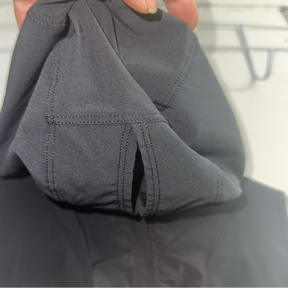 Lululemon go the distance vest black ,Size 2. - Picture 16 of 16